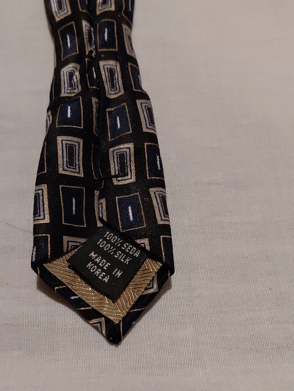 Classic Men's 100% Silk Neckties Set - Red, Blue, Black Patterns - Picture 6 of 7